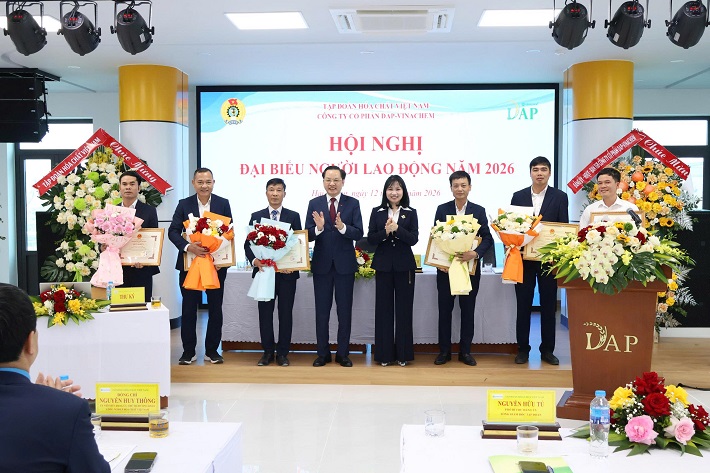 khen thưởng DAP-VINACHEM