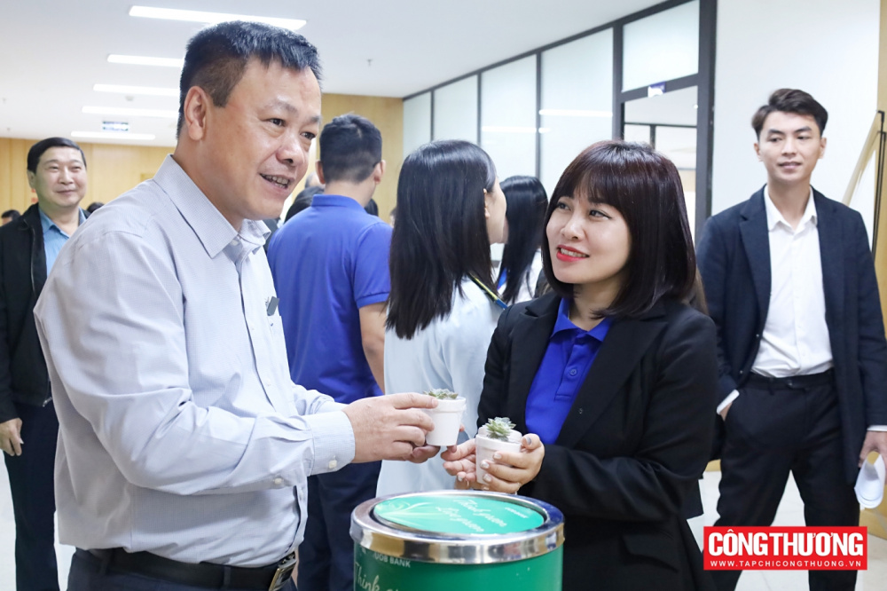 Một số hình ảnh hoạt động đổi pin cũ lấy cây xanh