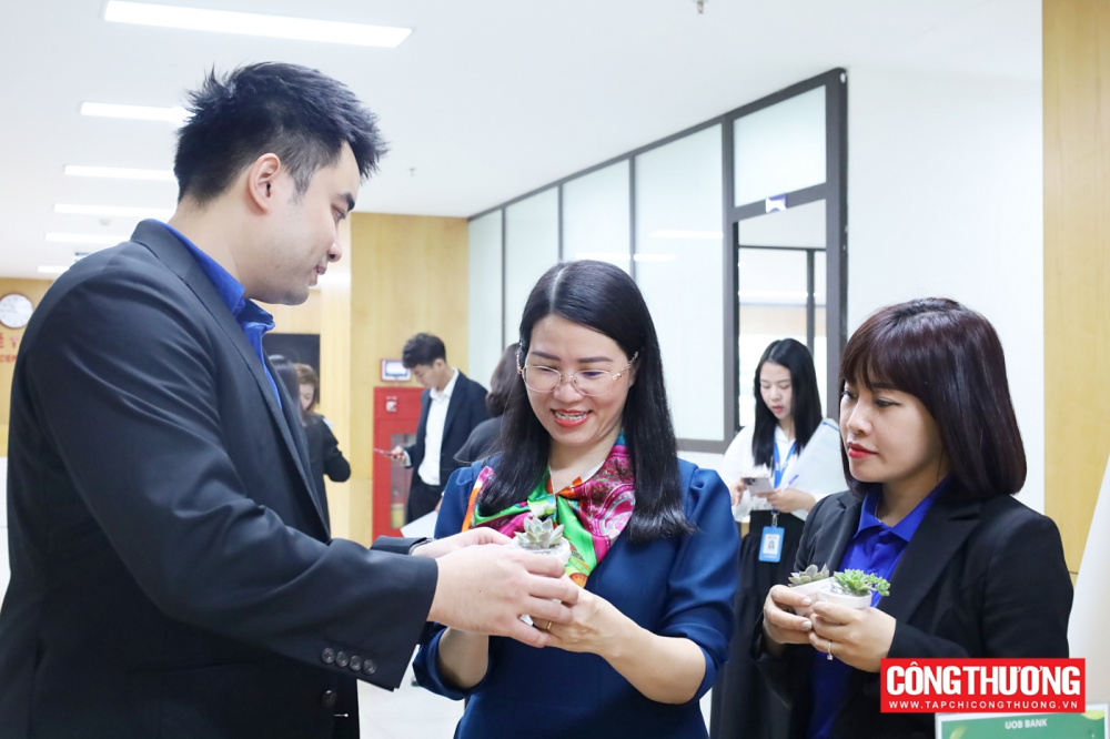 Một số hình ảnh hoạt động đổi pin cũ lấy cây xanh