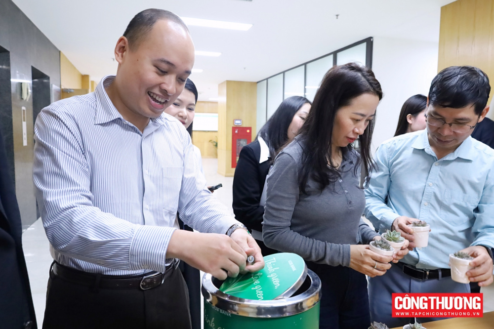 Một số hình ảnh hoạt động đổi pin cũ lấy cây xanh