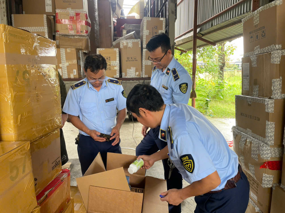 Thứ trưởng Nguyễn Sinh Nhật Tân - Trưởng Ban Chỉ đạo 389 Bộ Công Thương vừa ký văn bản số 1515/KH-BCĐ389 ngày 10/3/2026 ban hành Kế hoạch công tác chống buôn lậu, gian lận thương mại và hàng giả năm 2026.