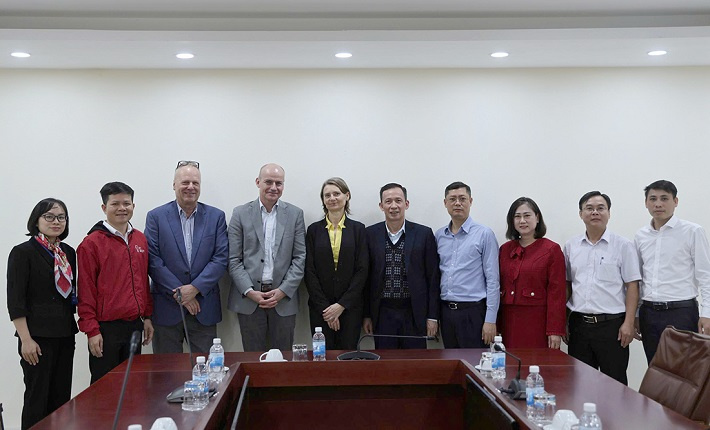 EVNNPT và Đoàn công tác của GIZ chụp ảnh lưu niệm