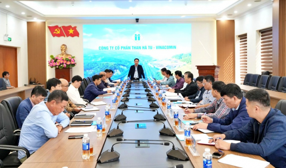 buổi làm việc tại Than Hà Tu