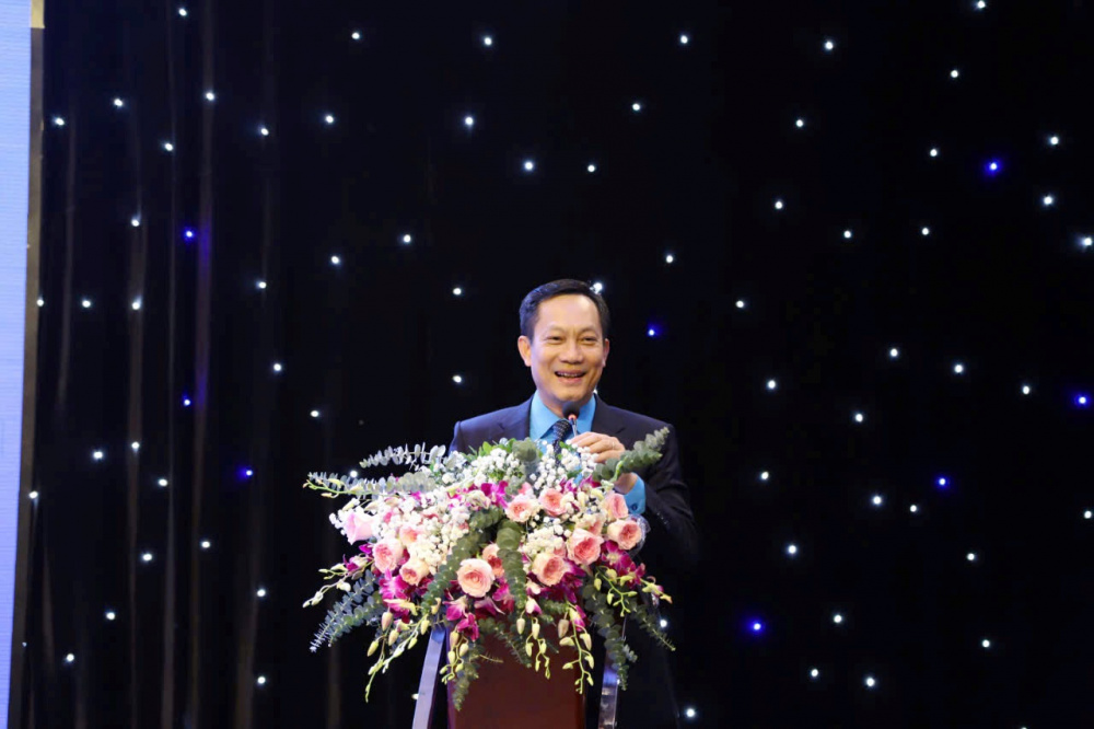 Giỏi việc nước, đảm việc nhà