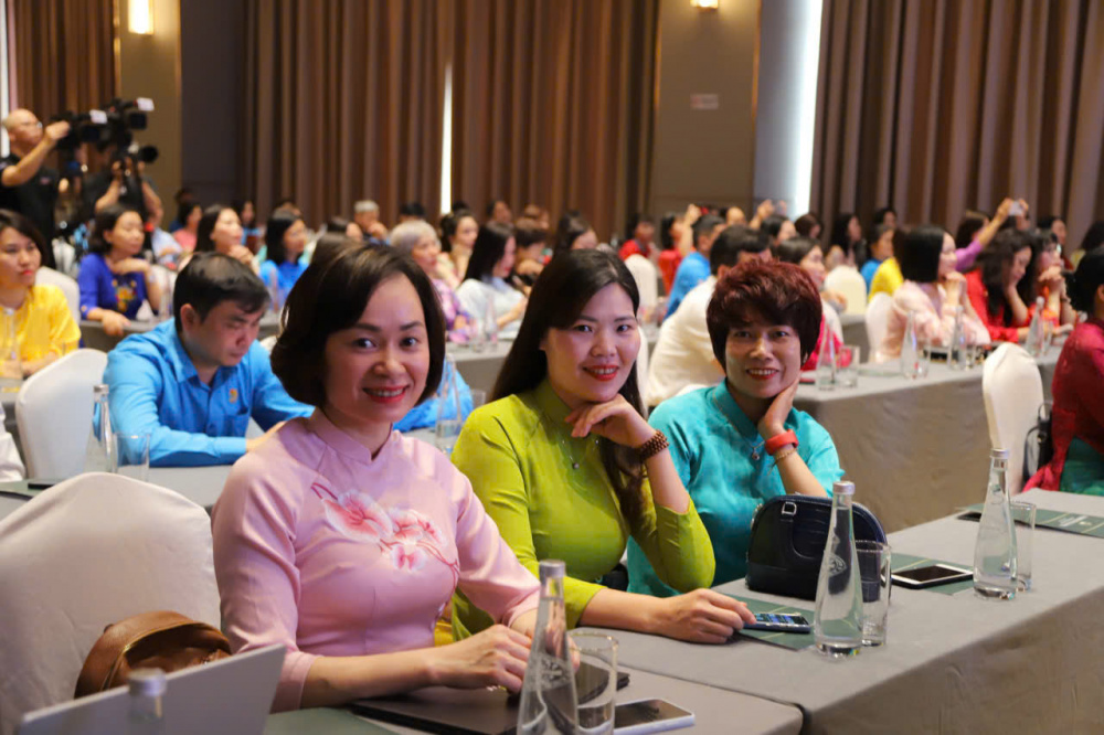 Giỏi việc nước, đảm việc nhà