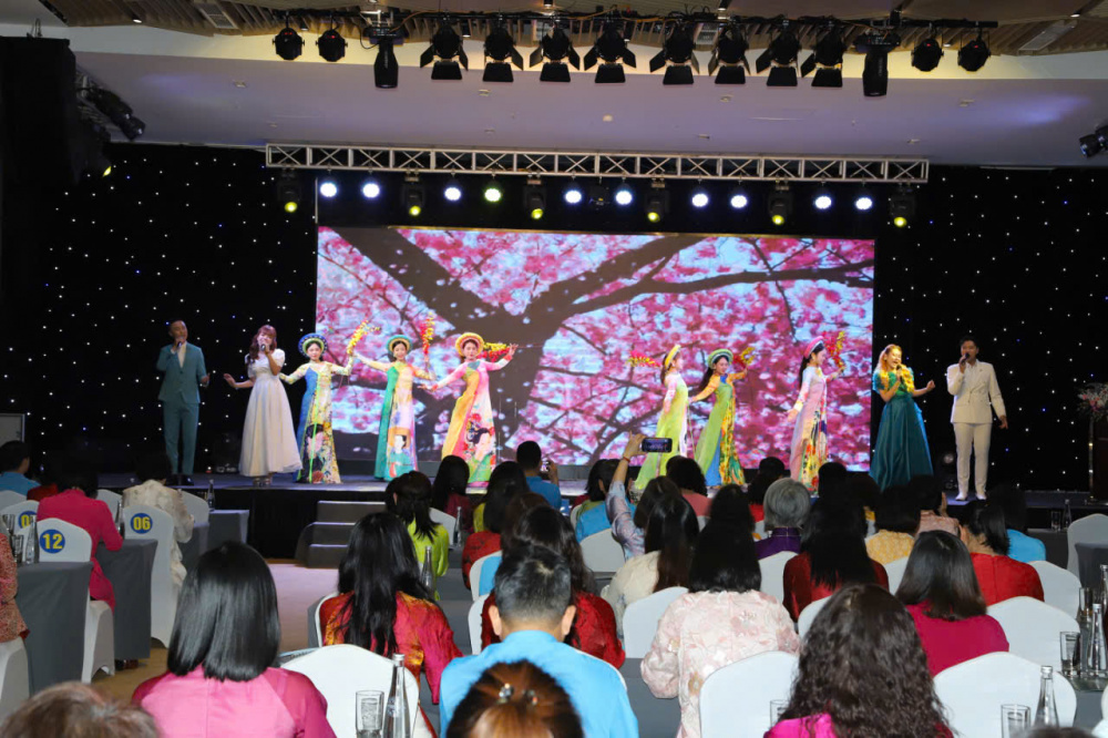 Giỏi việc nước, đảm việc nhà