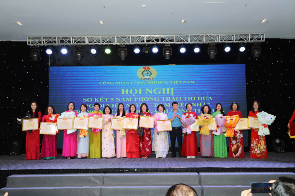 Giỏi việc nước, đảm việc nhà