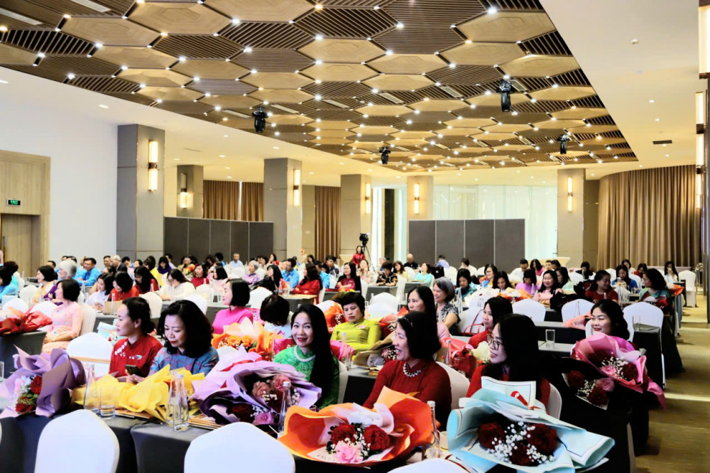 giỏi việc nước đảm việc nhà