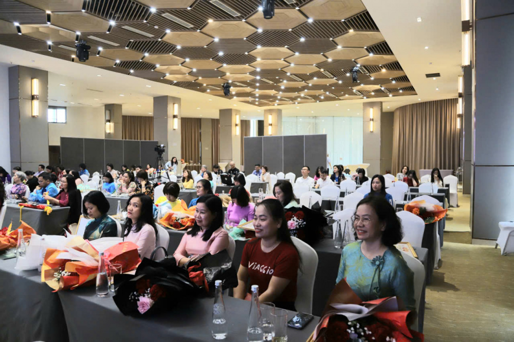 giỏi việc nước đảm việc nhà