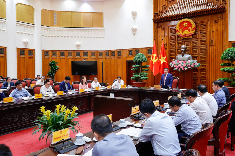 Thủ tướng Chính phủ giao 11 nhiệm vụ, giải pháp cụ thể cho từng bộ, ngành, địa phương, doanh nghiệp - Ảnh: VGP