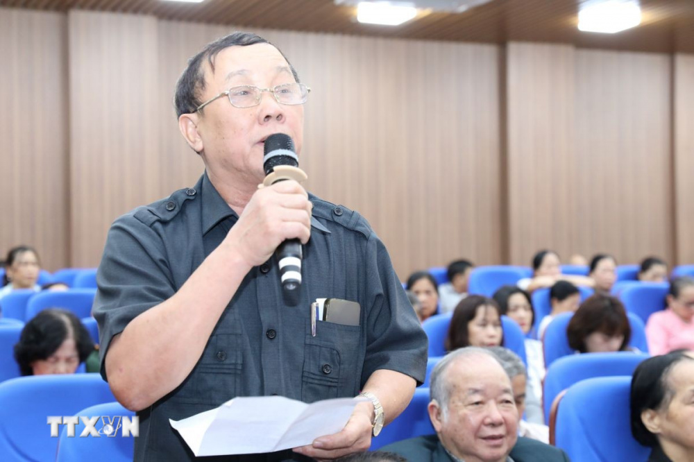 Cử tri phường Đông Kinh, tỉnh Lạng Sơn nêu ý kiến với các ứng cử viên đại biểu Quốc hội khóa XVI, thuộc đơn vị bầu cử số 1 tỉnh Lạng Sơn. (Ảnh: Văn Đạt/TTXVN)