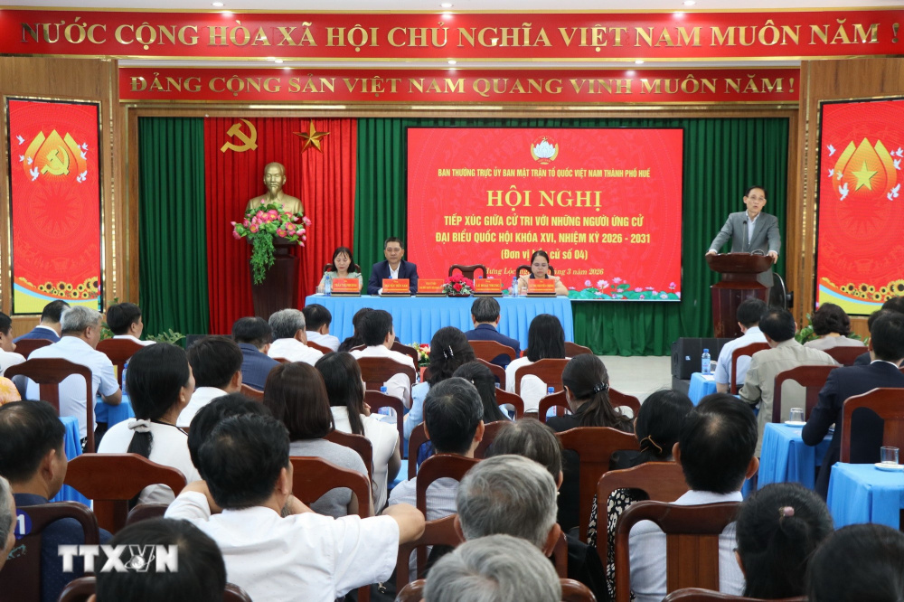 Quang cảnh hội nghị tiếp xúc cử tri tại xã Hưng Lộc. (Ảnh: Mai Trang/TTXVN)