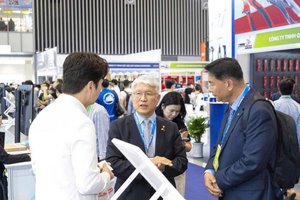 Nghệ thuật sơn mài bước vào thiết kế thang máy tại Vietnam Elevator Expo 2026