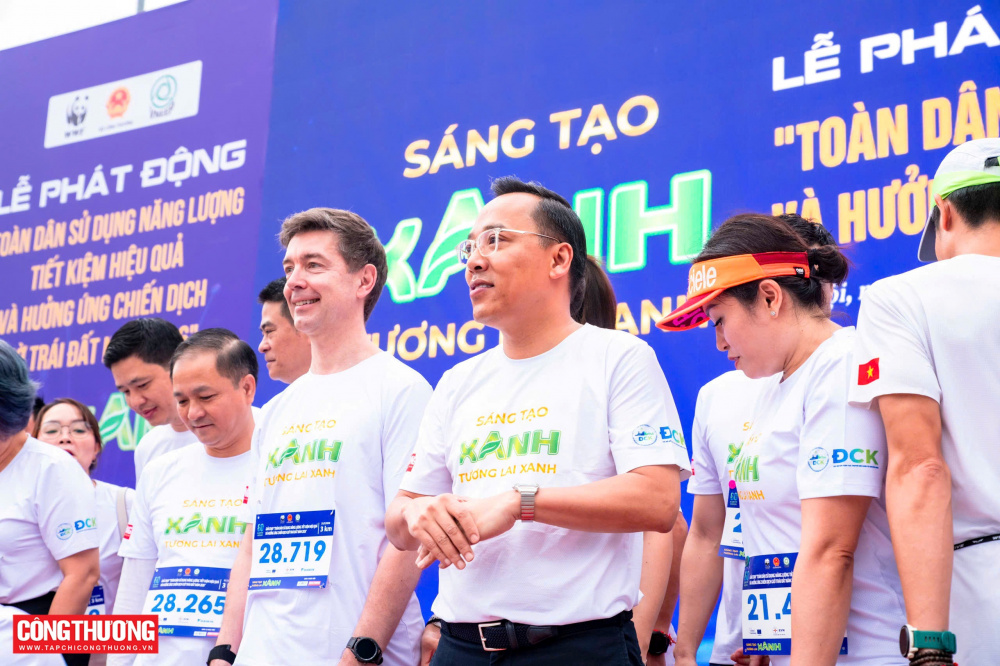 thứ trưởng Long