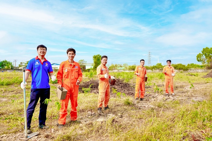 Những mầm xanh được chính tay người lao động EPS vun trồng - không chỉ cải thiện cảnh quan, mà còn thể hiện tinh thần trách nhiệm với môi trường.