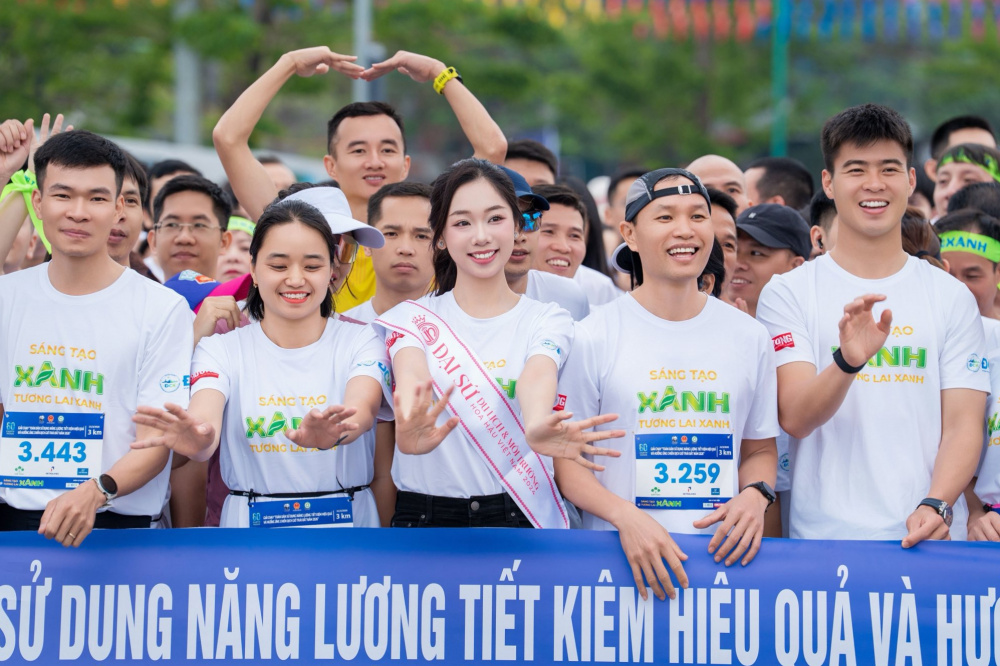 Chia sẻ về thông điệp "Sáng tạo xanh - Tương lai xanh", Đại sứ Du lịch và Môi trường, Top 5 Hoa hậu Việt Nam 2024 Phạm Thùy Dương cho biết, đây là một thông điệp rất gần gũi và dễ tiếp cận, nhất là với giới trẻ