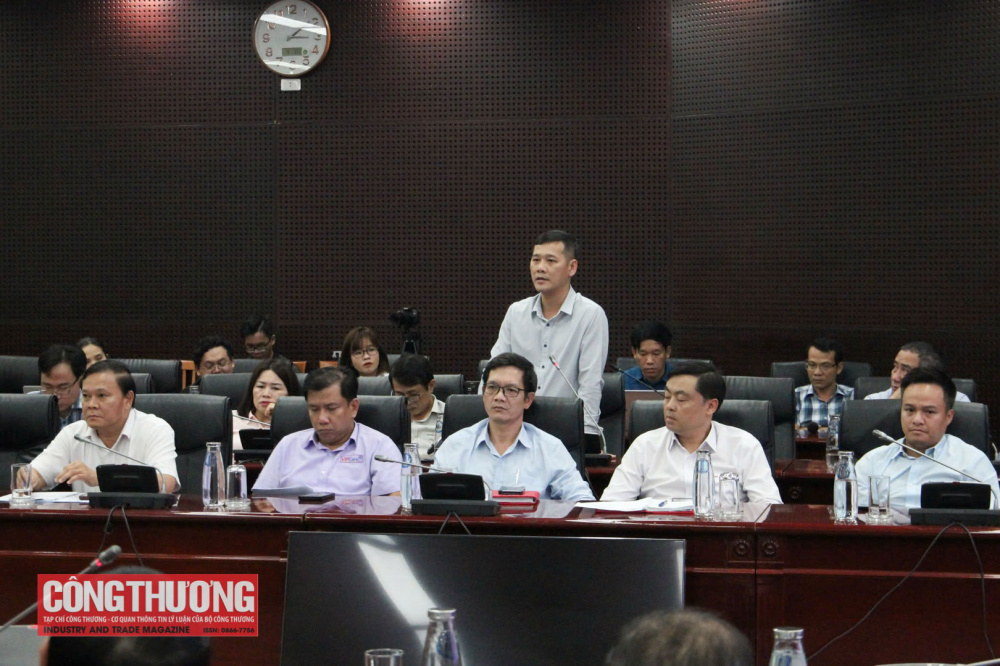 Đại diện doanh nghiệp phát biểu tại buổi làm việc