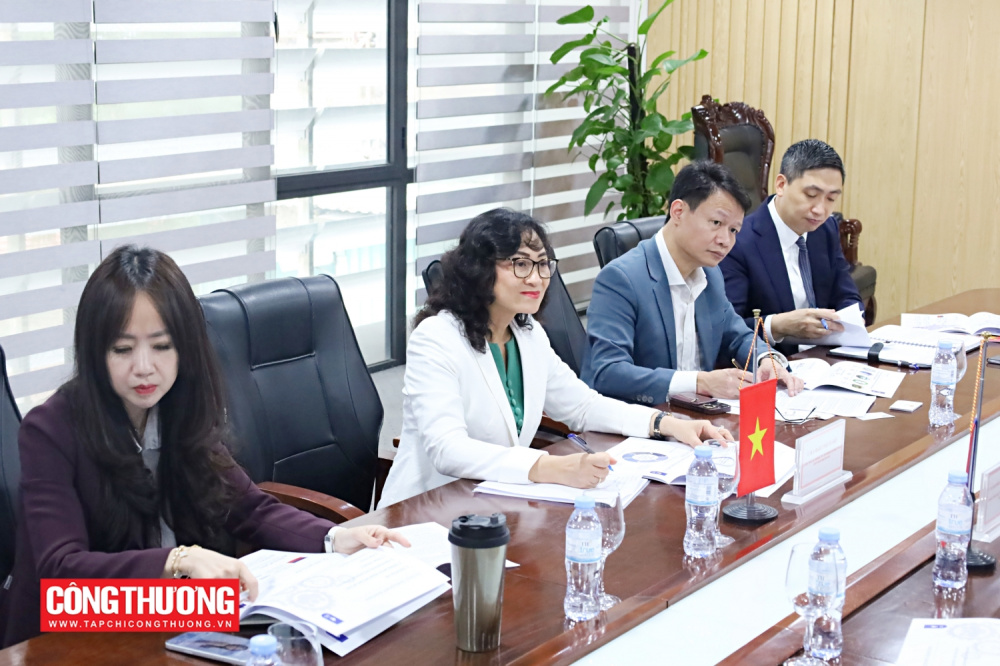 Thứ trưởng Phan Thị Thắng tiếp và làm việc với Phó Thống đốc tỉnh Tyumen, Liên bang Nga