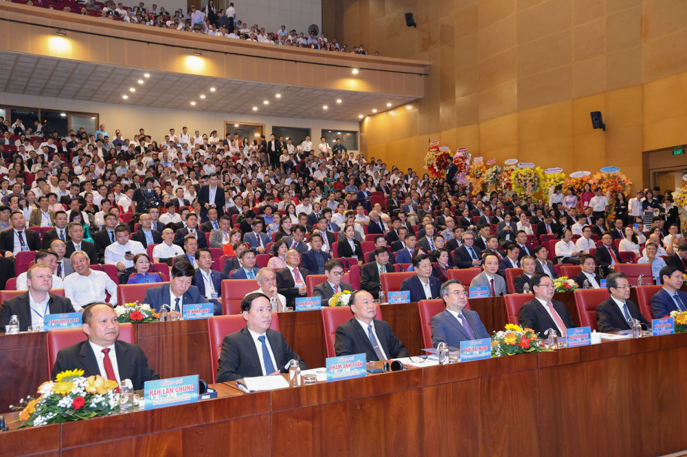 Đại biểu Trung ương và lãnh đạo tỉnh dự hội nghị 