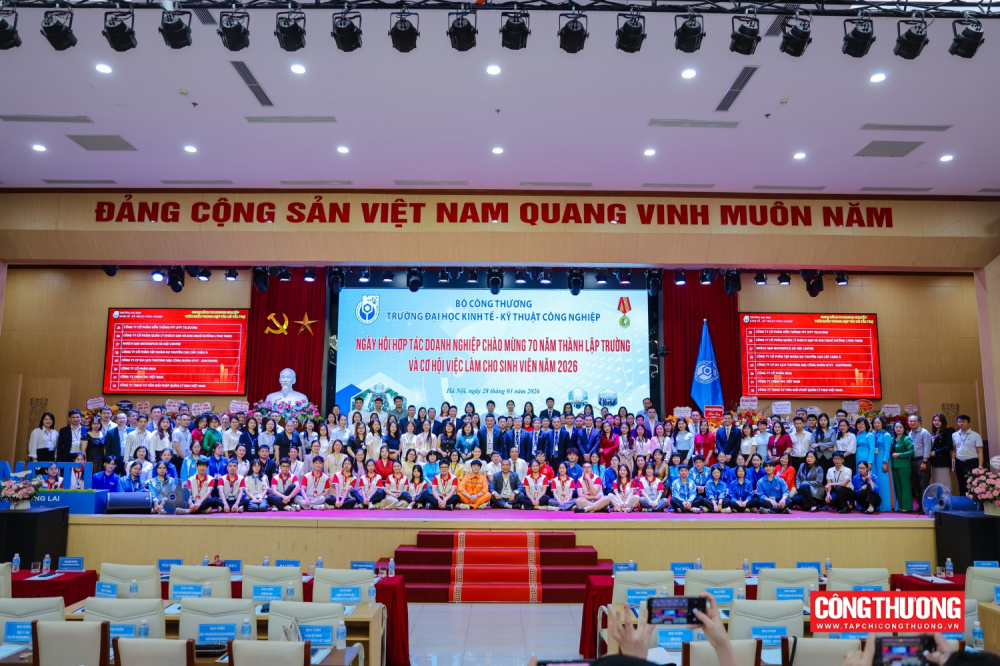 Gần 5.000 cơ hội việc làm tại Ngày hội hợp tác doanh nghiệp Trường Đại học Kinh tế - Kỹ thuật Công nghiệp