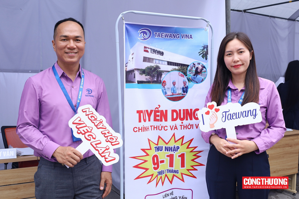 Gần 5.000 cơ hội việc làm tại Ngày hội hợp tác doanh nghiệp Trường Đại học Kinh tế - Kỹ thuật Công nghiệp