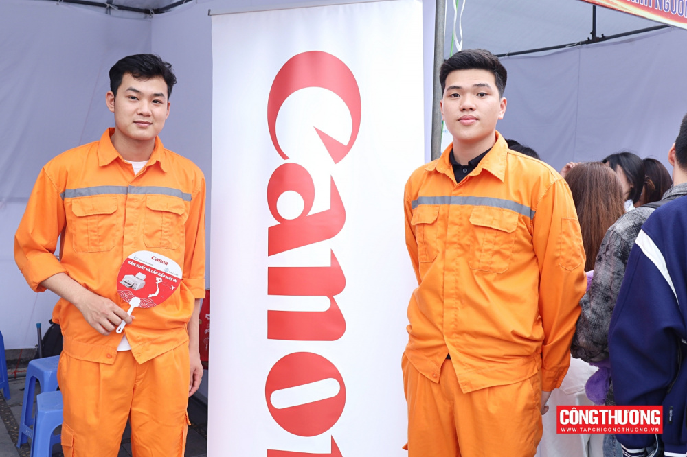 Gần 5.000 cơ hội việc làm tại Ngày hội hợp tác doanh nghiệp Trường Đại học Kinh tế - Kỹ thuật Công nghiệp