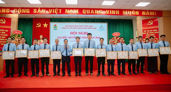 khen thưởng người lao động 6