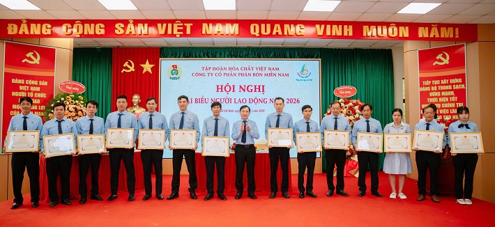 khen thưởng người lao động 7