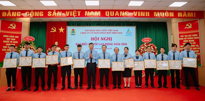 khen thưởng người lao động 8