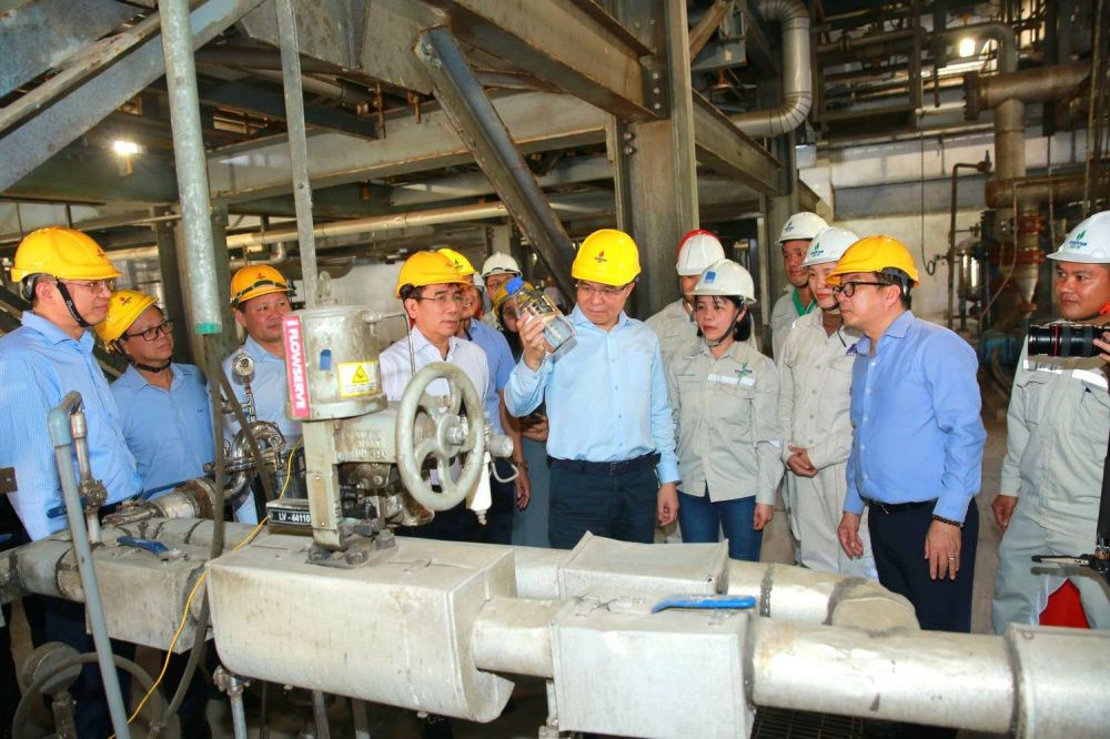 Đoàn công tác Bộ Công Thương thị sát công tác sản xuất cồn sinh học E100 tại Nhà máy nhiên liệu sinh học Dung Quất