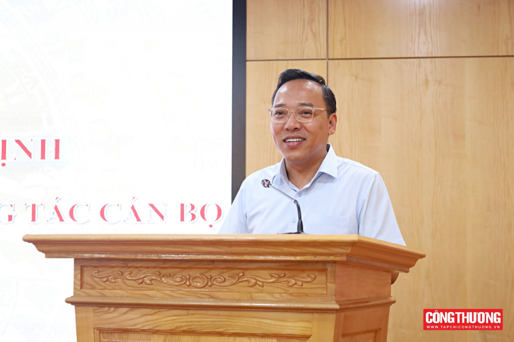 Trao Quyết định bổ nhiệm Phó Chánh Văn phòng Ban chỉ đạo nhà nước các chương trình, dự án quan trọng quốc gia, trọng điểm ngành năng lượng