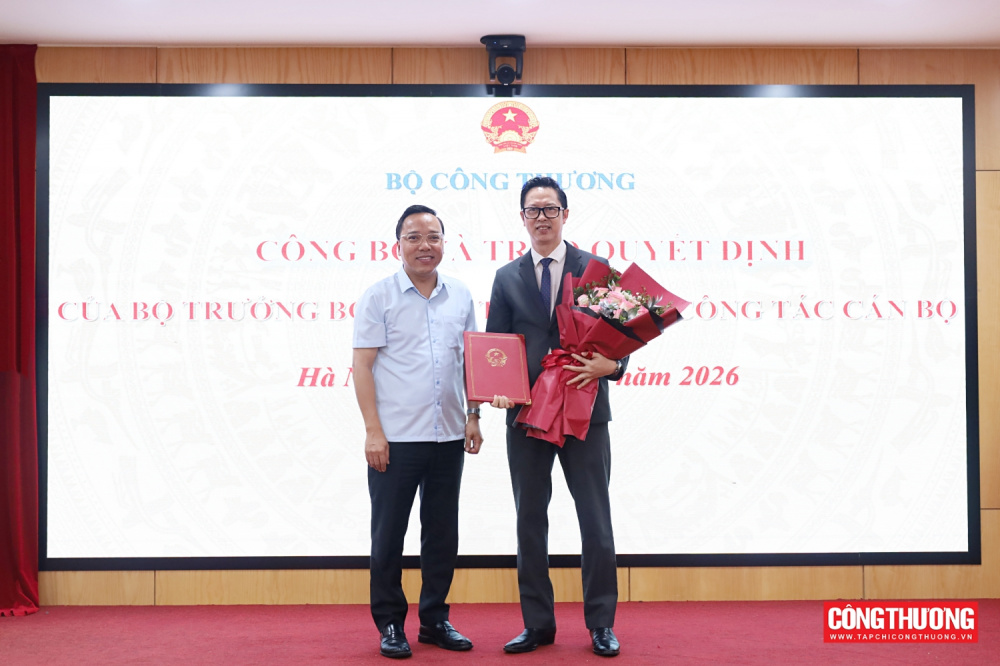 Trao Quyết định bổ nhiệm Phó Chánh Văn phòng Ban chỉ đạo nhà nước các chương trình, dự án quan trọng quốc gia, trọng điểm ngành năng lượng