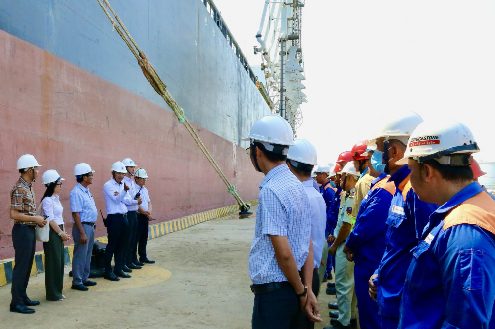 ứng phó sự cố tràn dầu 12