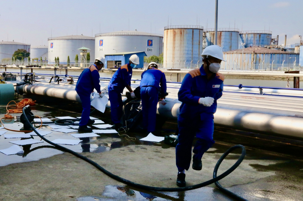 ứng phó sự cố tràn dầu 7