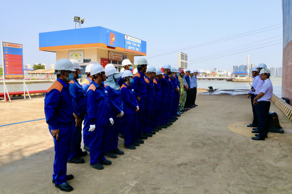 ứng phó sự cố tràn dầu 1