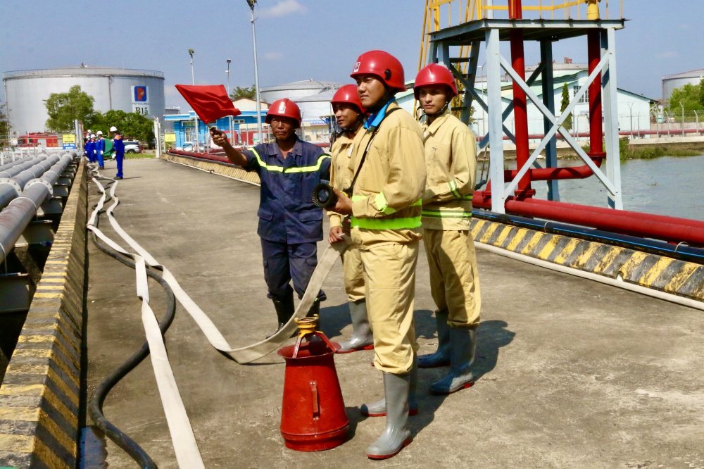 ứng phó sự cố tràn dầu 9