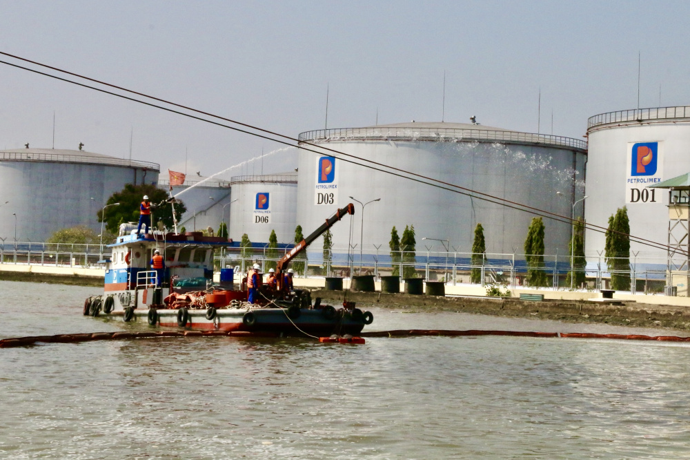 ứng phó sự cố tràn dầu 10