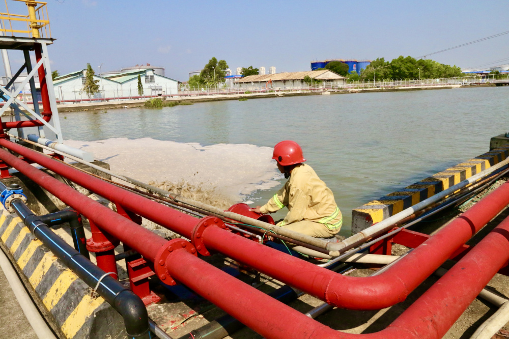 ứng phó sự cố tràn dầu 8