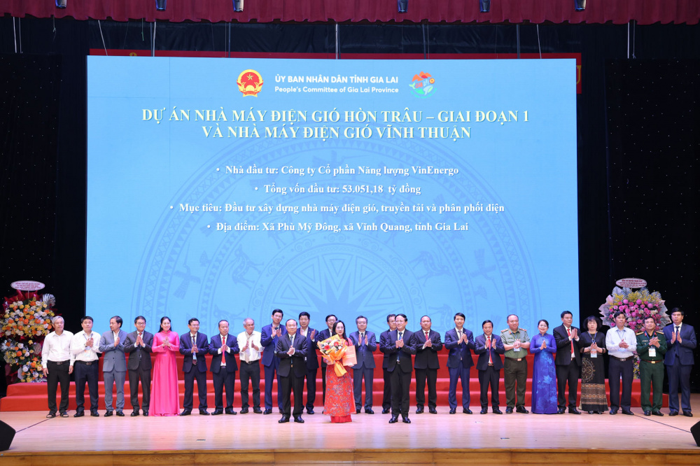 Đại diện tỉnh Gia Lai và lãnh đạo VinEnergo ký hợp tác xây dựng nhà máy điện gió Hòn Trâu (giai đoạn 1) và nhà máy điện gió Vĩnh Thuận.