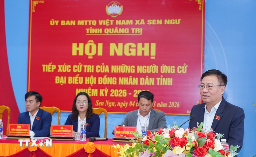 Ông Đào Mạnh Hùng, Ủy viên Ban Thường vụ Tỉnh ủy, Ủy viên Ban Thường vụ Đảng ủy các cơ quan Đảng tỉnh, Bí thư Đảng ủy, Phó Chủ tịch Thường trực Ủy ban Mặt trận Tổ quốc Việt Nam tỉnh phát biểu tại Hội nghị tiếp xúc cử tri. (Ảnh: Thanh Thuỷ/TTXVN)