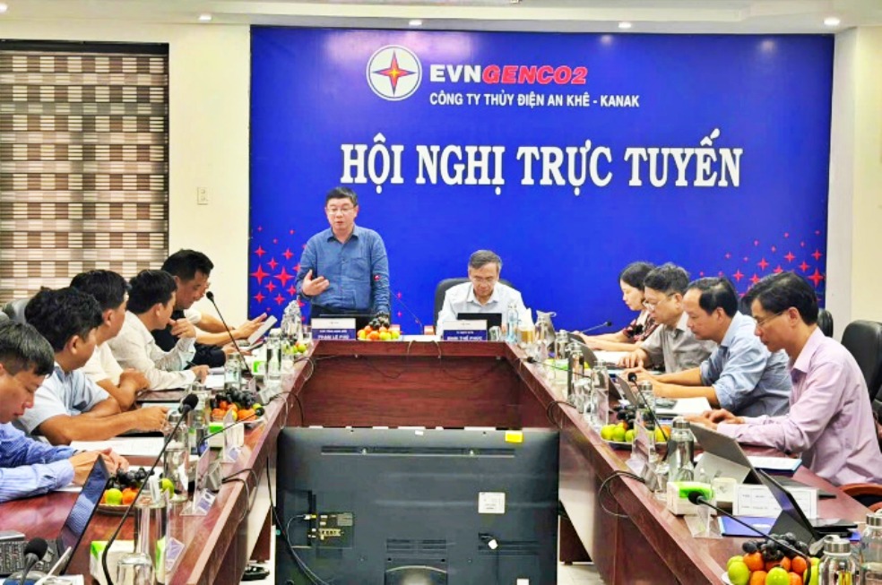 lãnh đạo EVN phát biểu tại buổi làm việc tại Thủy điện An Khê - Ka Nak