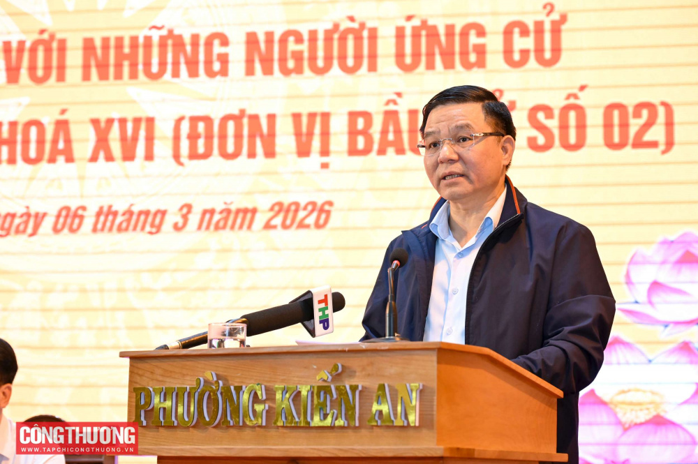 Quyền Bộ trưởng Bộ Công Thương Lê Mạnh Hùng tiếp xúc cử tri tại phường Kiến An, Hải Phòng