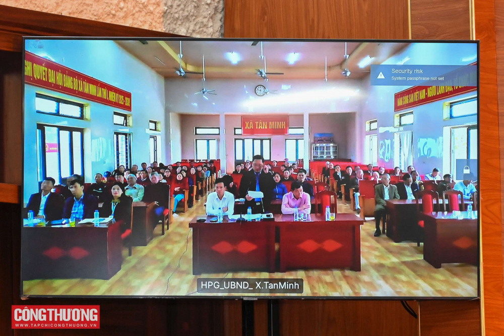 Quyền Bộ trưởng Bộ Công Thương Lê Mạnh Hùng tiếp xúc cử tri tại phường Kiến An, Hải Phòng