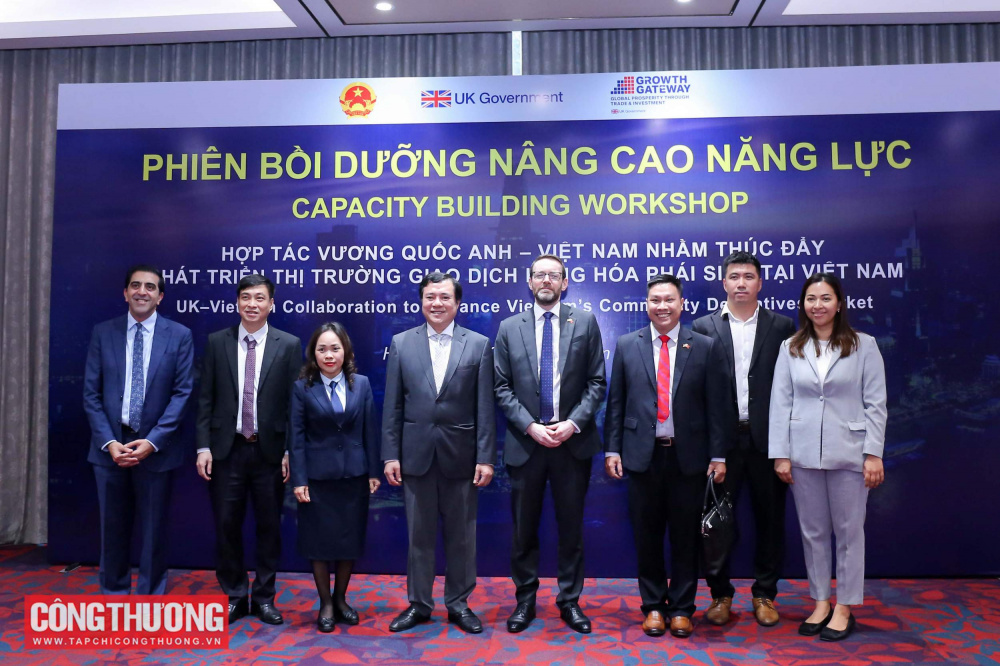  Các đại biểu, khách mời tham dự chương trình