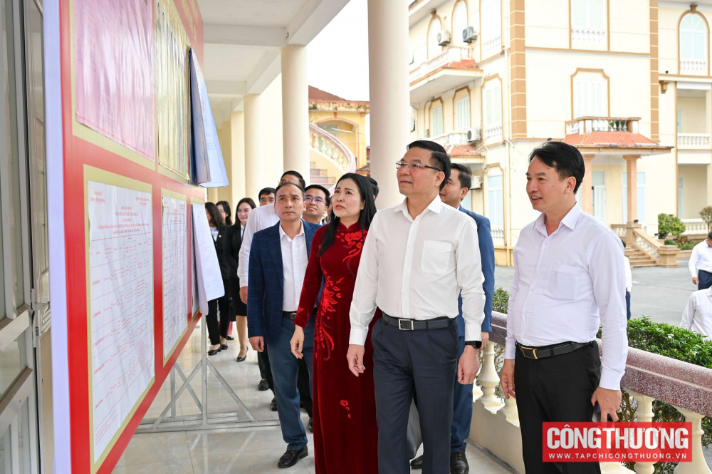 Quyền Bộ trưởng Bộ Công Thương Lê Mạnh Hùng tiếp xúc cử tri tại phường Kiến An, TP Hải Phòng, sáng ngày 6/3/2026