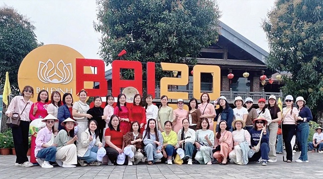 Hình ảnh các chị em tham quan, học tập