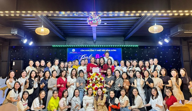 Hình ảnh các chị em Nữ công Công ty Nhiệt điện Mông Dương trong đêm Gala Dinner