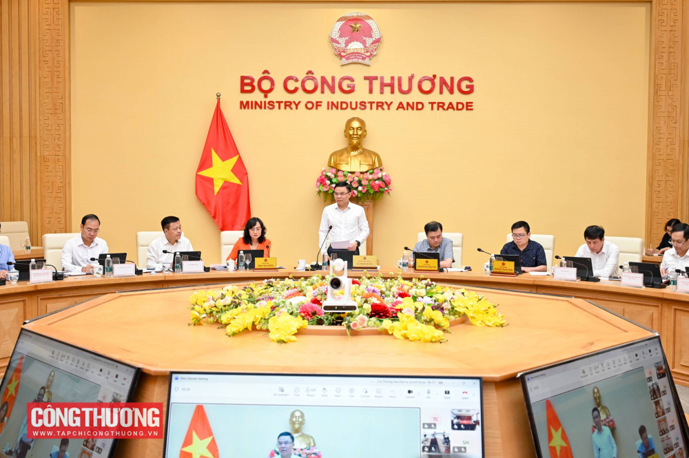 Quyền Bộ trưởng Bộ Công Thương Lê Mạnh Hùng chủ trì Hội nghị