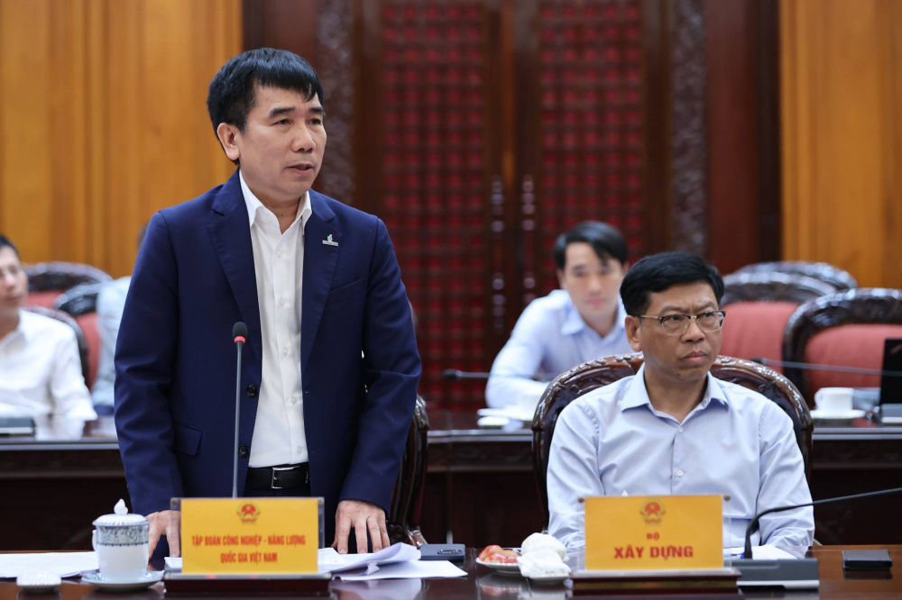 Đại diện Petrovietnam báo cáo tại cuộc họp - Ảnh: VGP