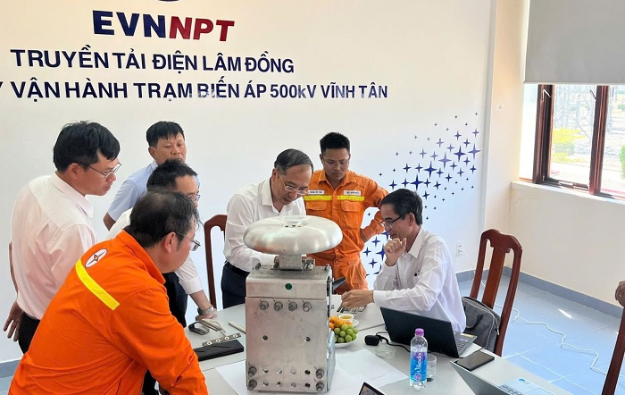 Ông Huỳnh Quang Thịnh - Phó Giám đốc PTC3 trong buổi làm việc tại TBA 500kV Vĩnh Tân